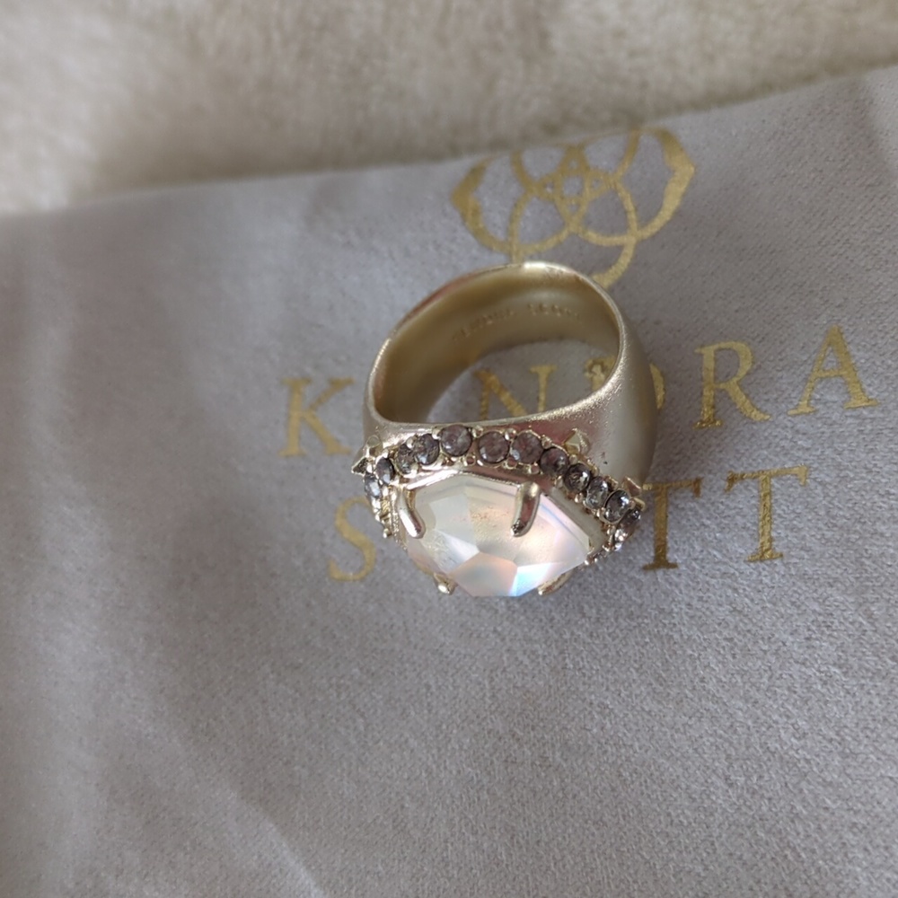 Kendra Scott Schuyler Gold Dichroic Glass Cocktail Ring size 6 - Picture 15 of 16